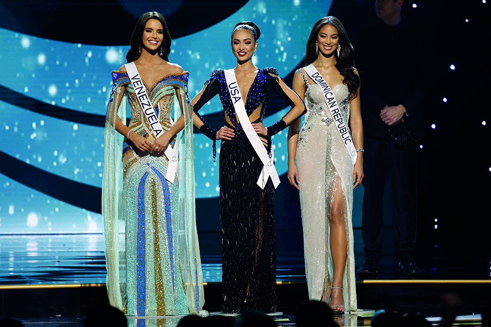 Los fanáticos del Miss Universo reaccionaron ante el verdecito que dejó a la representante de Estados Unidos, R’Bonney Nola Gabriel, con la corona.