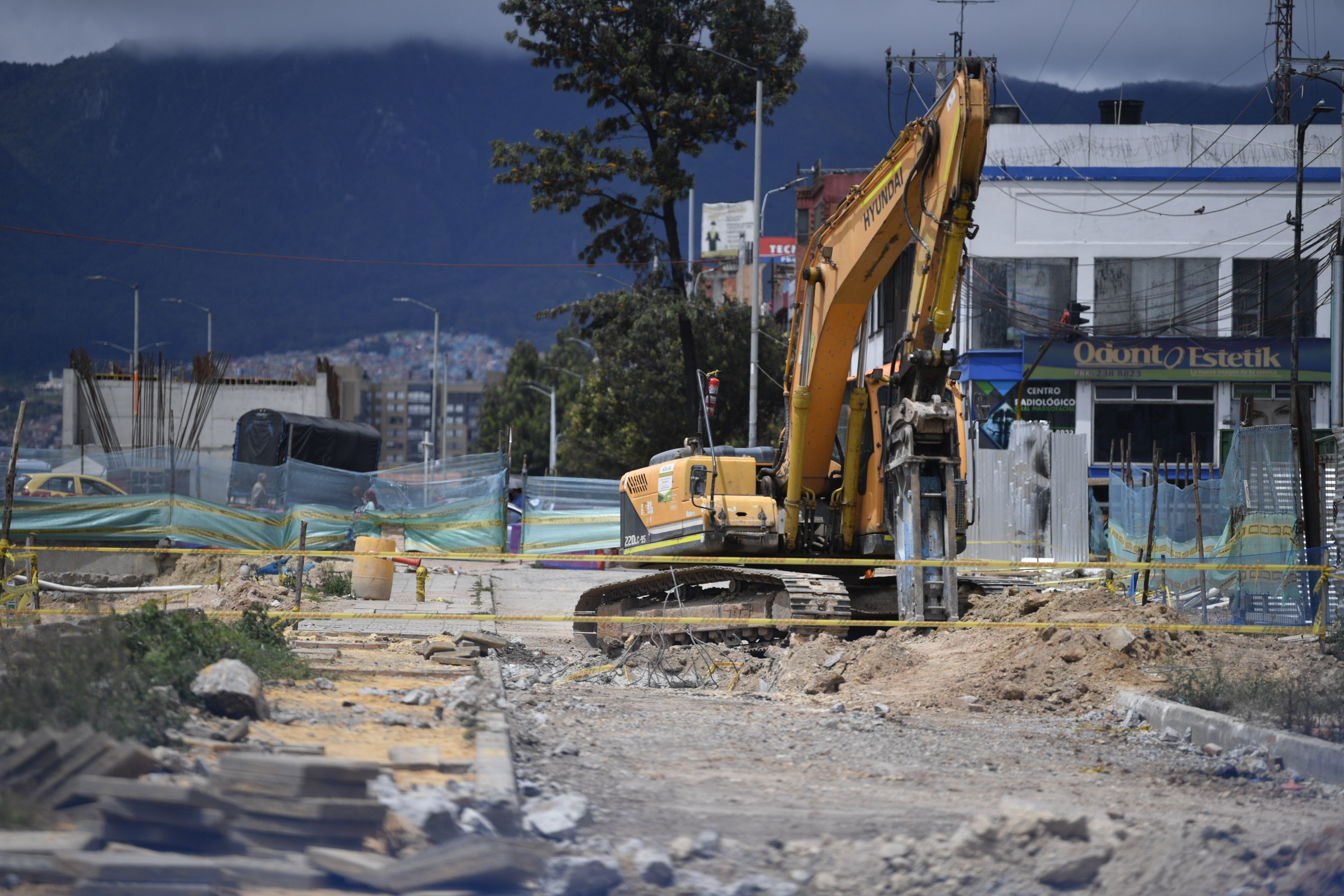Pilas con el cierre de este cruce peatonal en la Caracas por las obras del metro