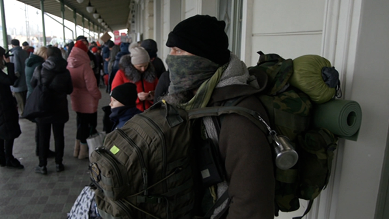 Combatientes extranjeros viajan a Ucrania para apoyarlos en la lucha contra Rusia