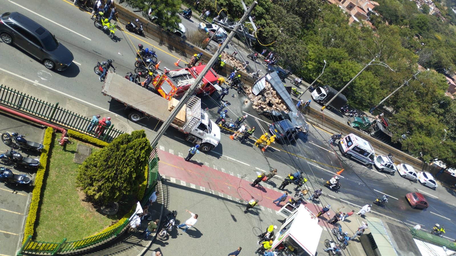 En video: choque entre tres vehículos dejó dos muertos en Copacabana, Antioquia