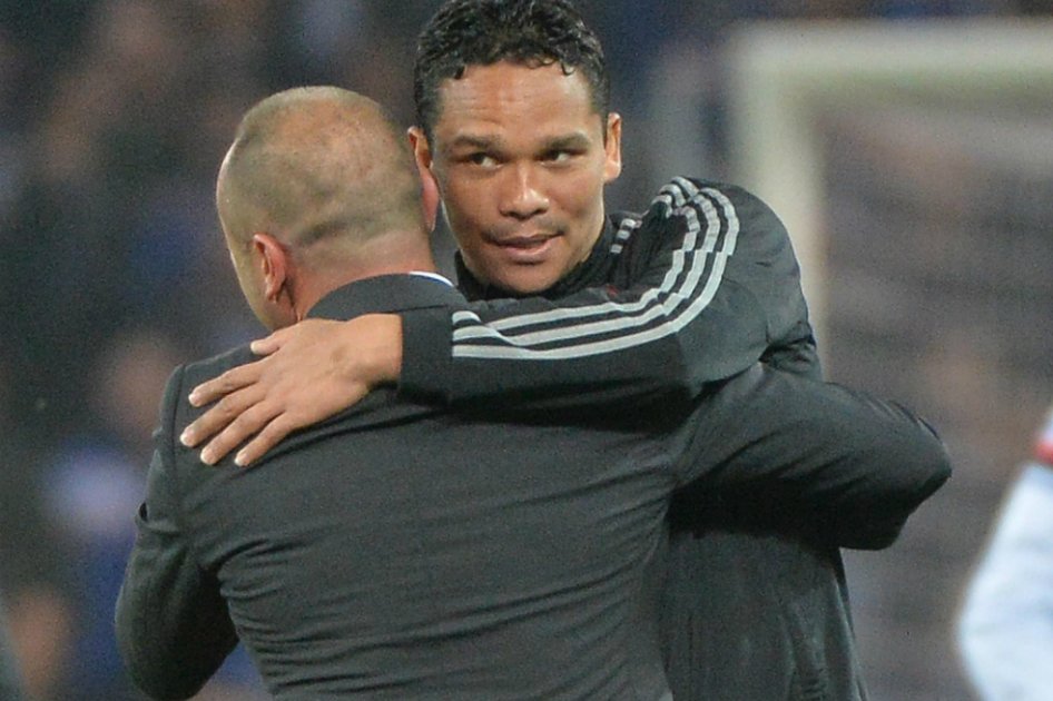 Carlos Bacca se disculpa con su técnico tras enfado en partido del Milán