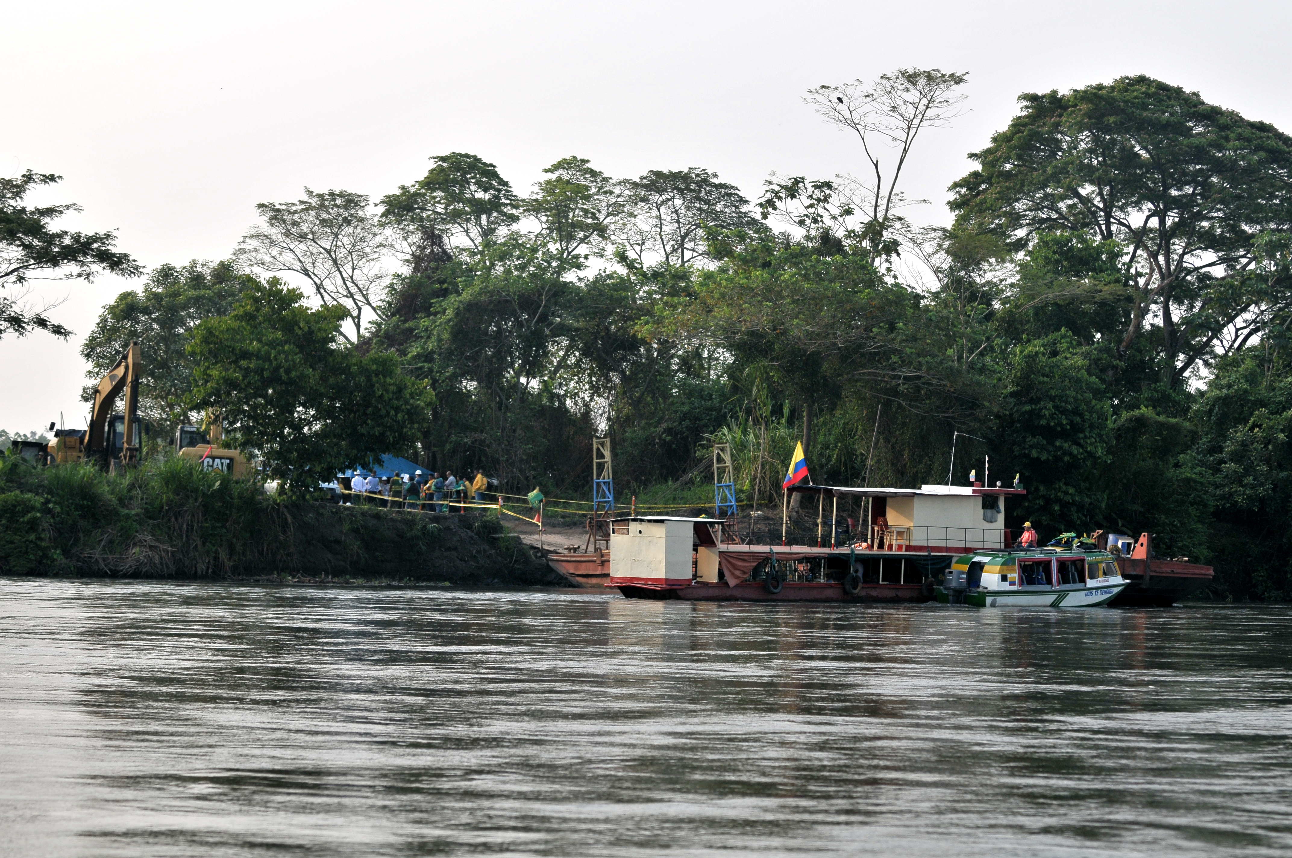 Diferentes aspectos de este puerto, ubicado sobre el río Magdalena.