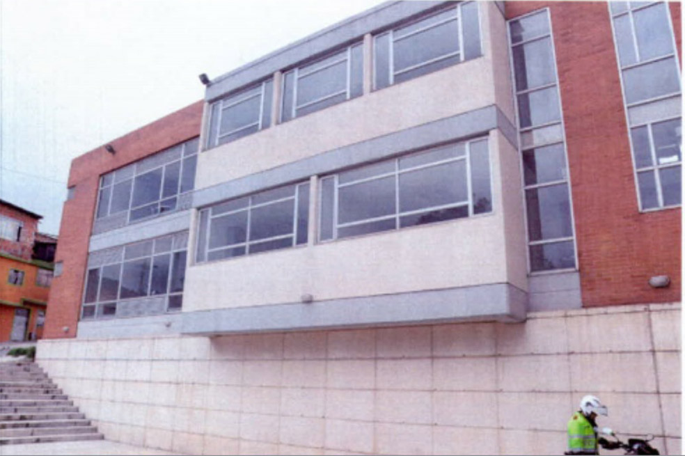 Una casa de la justicia en el abandono