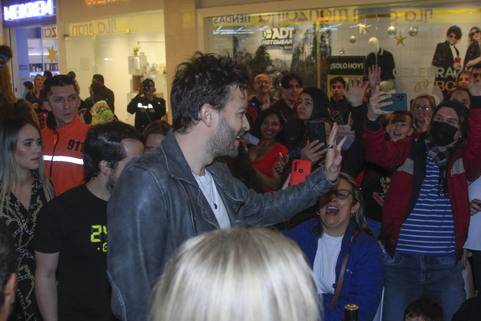 Firma de autógrafos Gusi centro comercial Santa Fe