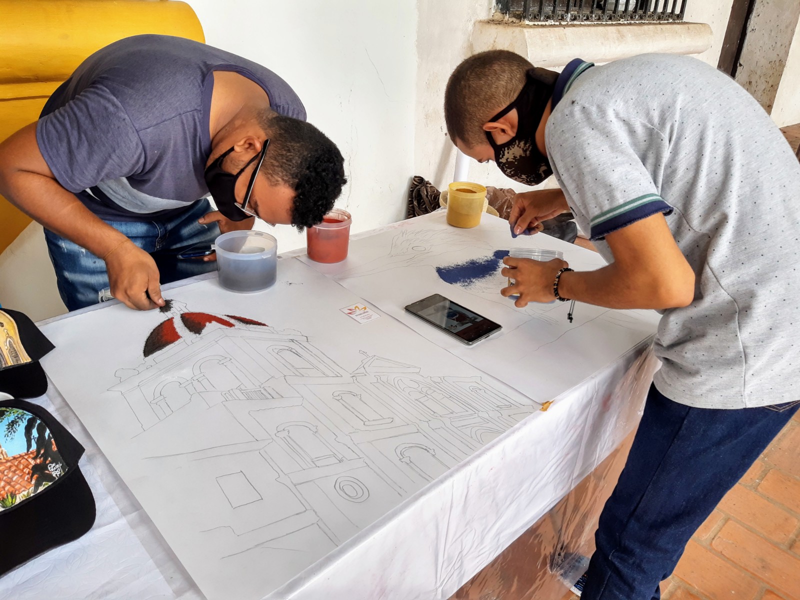 Mompox Retro, la Corporación Coralfombras y alfombristas momposinos quieren impulsar este arte efímero en todas las épocas del año, no solo en Semana Santa, donde son usuales las Alfombras Momposinas.