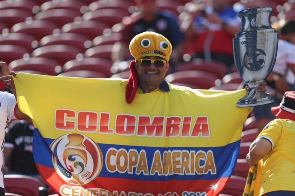 Hinchas colombianos ovacionan al ‘Pibe’ Valderrama previo al debut en Copa América