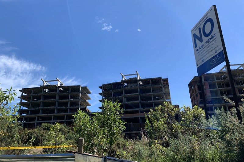 Hoy las estructuras que se lograron construir en los predios del proyecto Meritage están en total abandono. / Archivo Particular