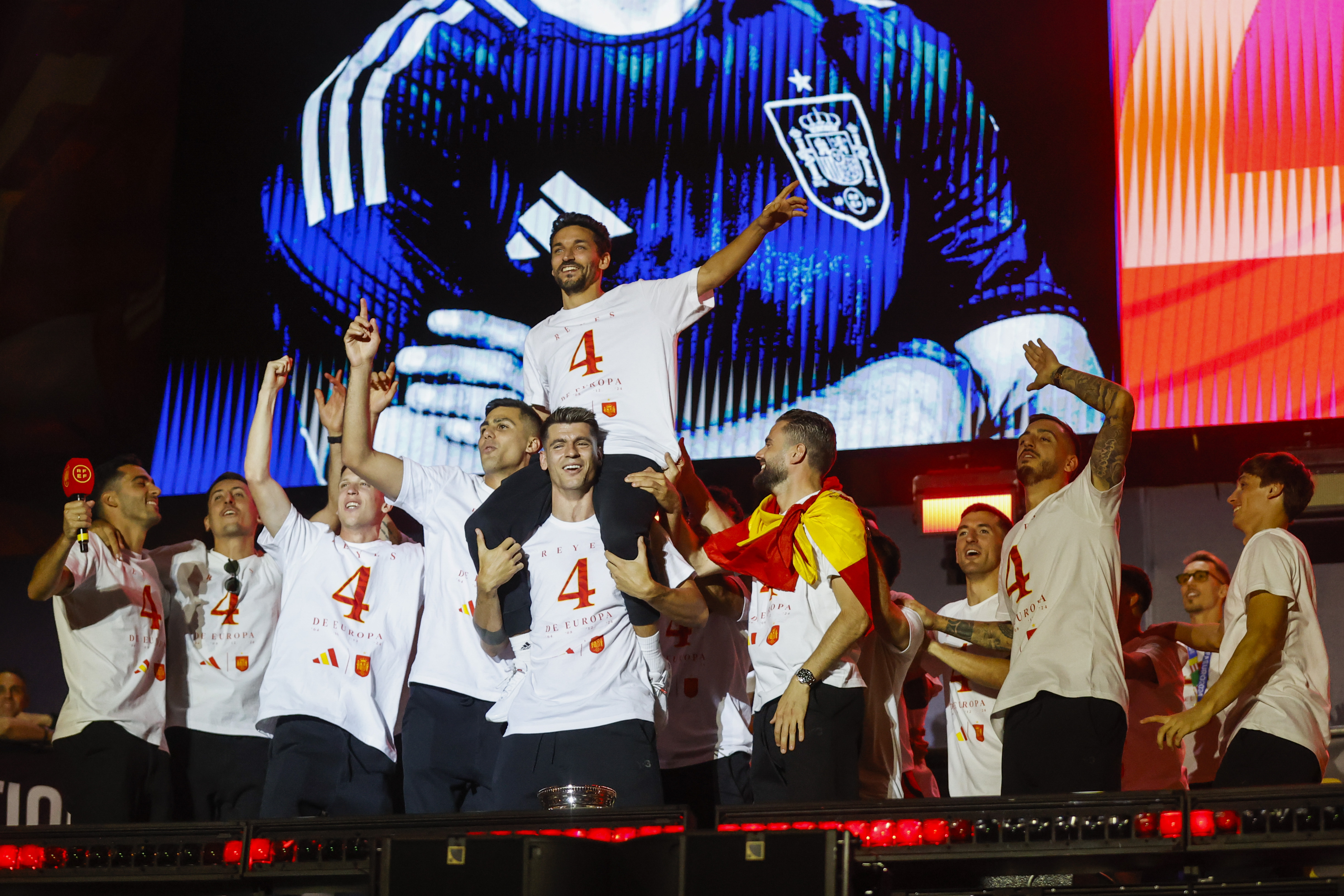 MADRID, 15/07/2024.- Los jugadores de la selección española durante la celebración este lunes en Cibeles del título de campeones de la Eurocopa conseguido tras vencer ayer en la final a Inglaterra disputada en el estadio Olímpico de Berlín. EFE / JP Gandul.