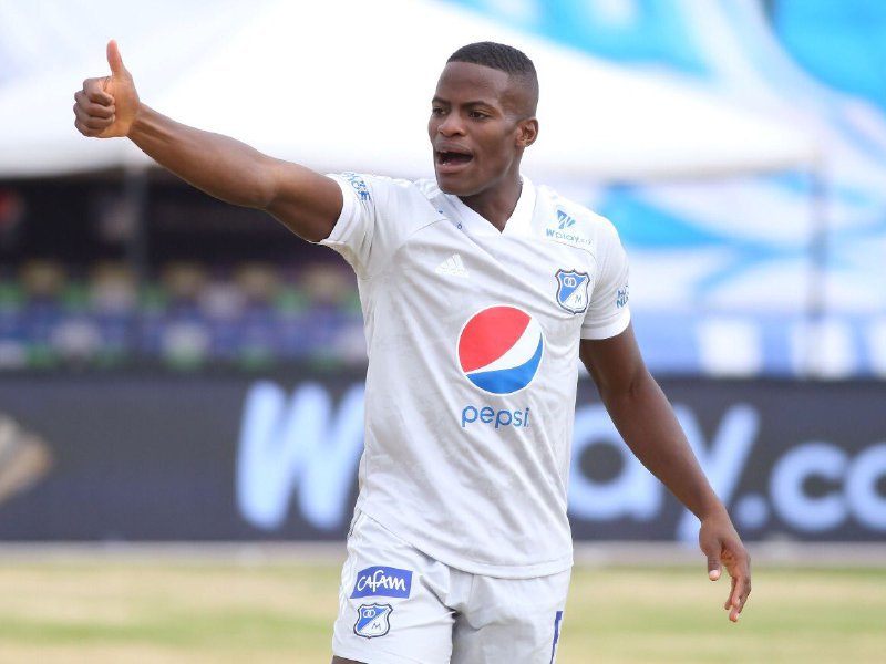 Andrés Felipe Román, un goleador que se convirtió en lateral para ser profesional