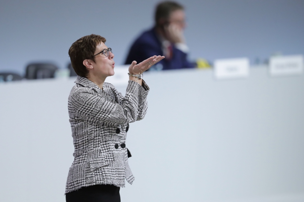¿Quién es Annegret Kramp-Karrenbauer, la sucesora de Angela Merkel?