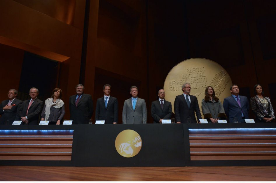 ¿Pulla de Santos a Uribe con premio a Daniel Coronell?