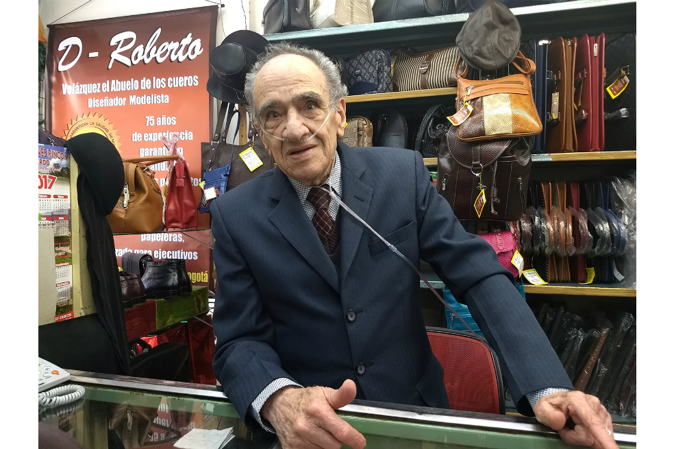 Roberto Velásquez, el talabartero activo más antiguo de Colombia