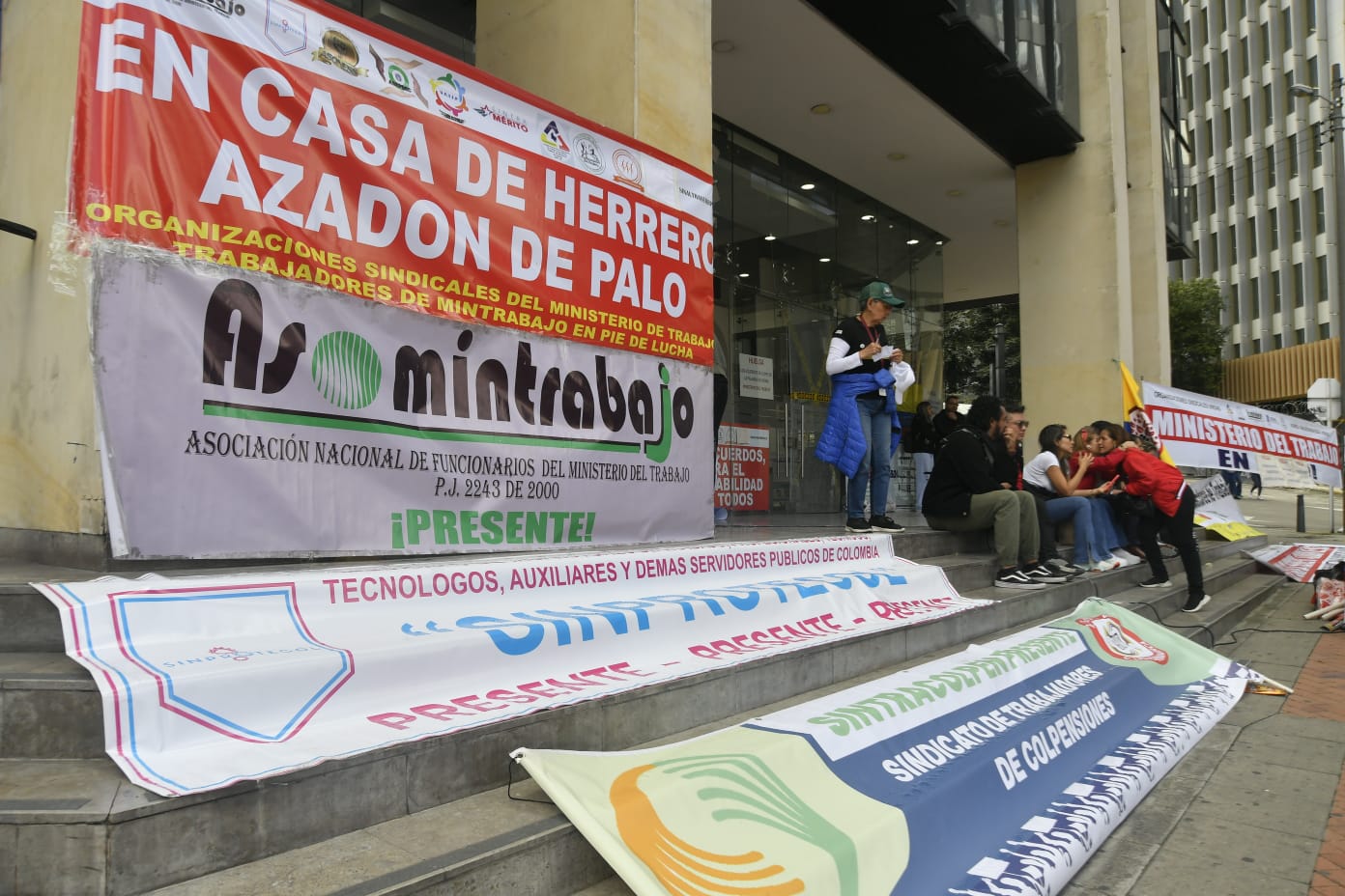 Mintrabajo aprobó bonificación para sus sindicatos