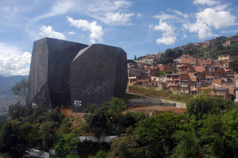 Tras 11 años cerrada, la antigua Biblioteca España reabre sus puertas en Medellín
