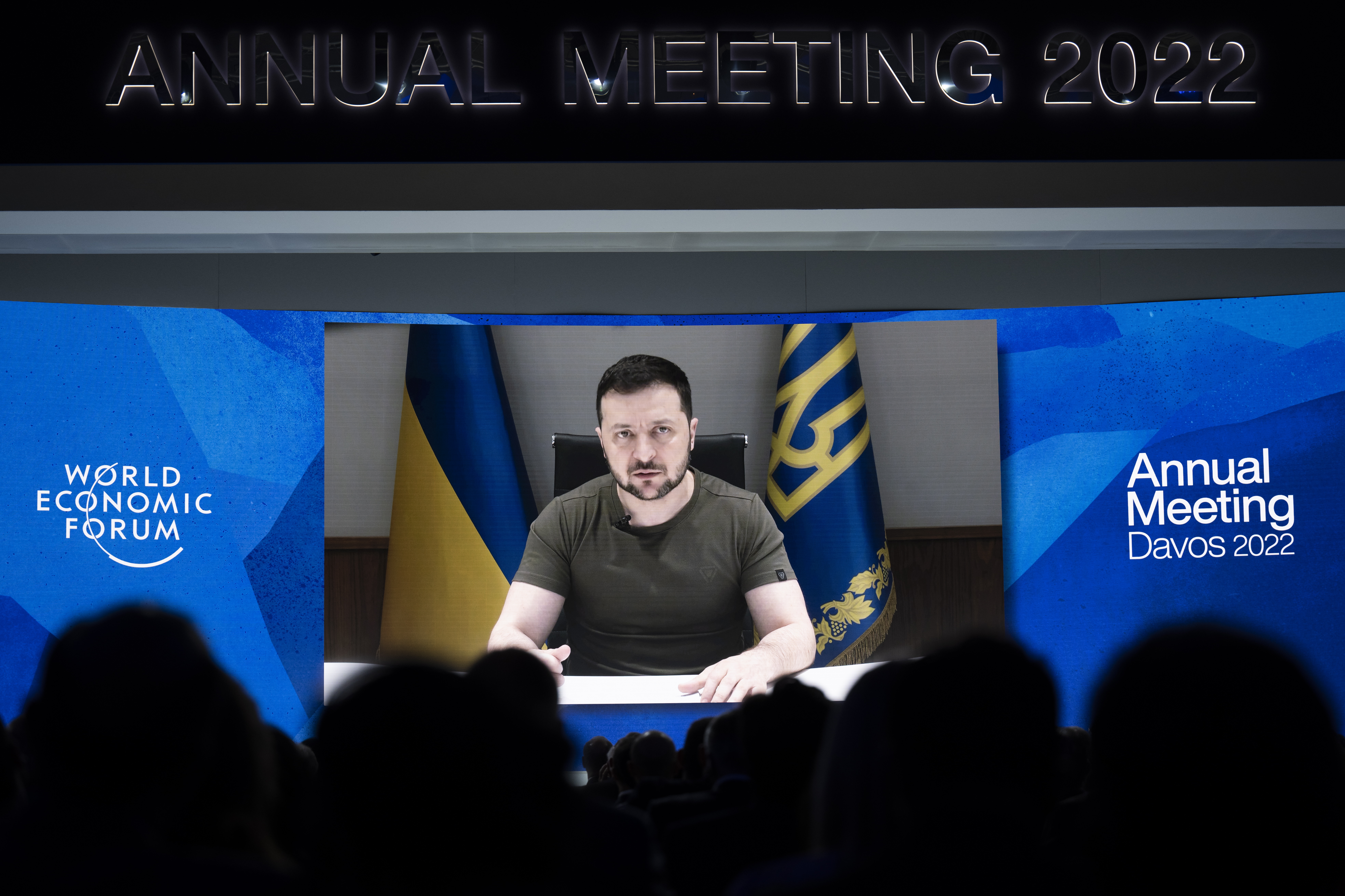Davos (Switzerland), 23/05/2022.- Ukrainian President Volodymyr Zelensky delivers an address via videolink during the opening plenary session of the 51st annual meeting of the World Economic Forum (WEF) in Davos, Switzerland, 23 May 2022. The forum has been postponed due to the COVID-19 pandemic and was rescheduled to early summer. The meeting brings together entrepreneurs, scientists, corporate and political leaders in Davos under the topic 'History at a Turning Point: Government Policies and Business Strategies' from 22 to 26 May 2022. (Abierto, Suiza) EFE/EPA/GIAN EHRENZELLER
