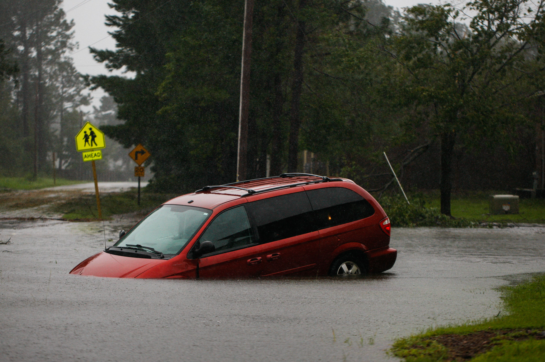 «El olor es horrible»: habitantes de Carolina del Norte tras paso de Florence