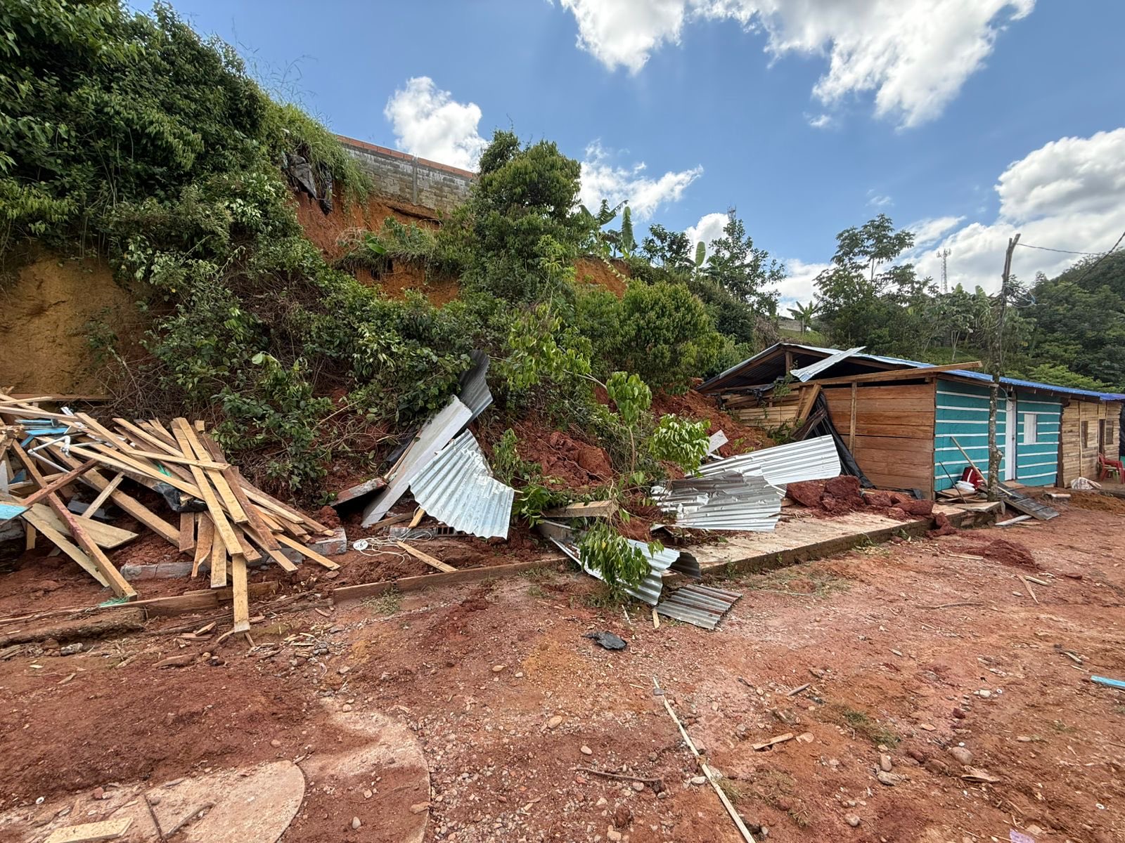 Niño de tres años murió tras deslizamiento de tierra por lluvias en Tarazá, Antioquia
