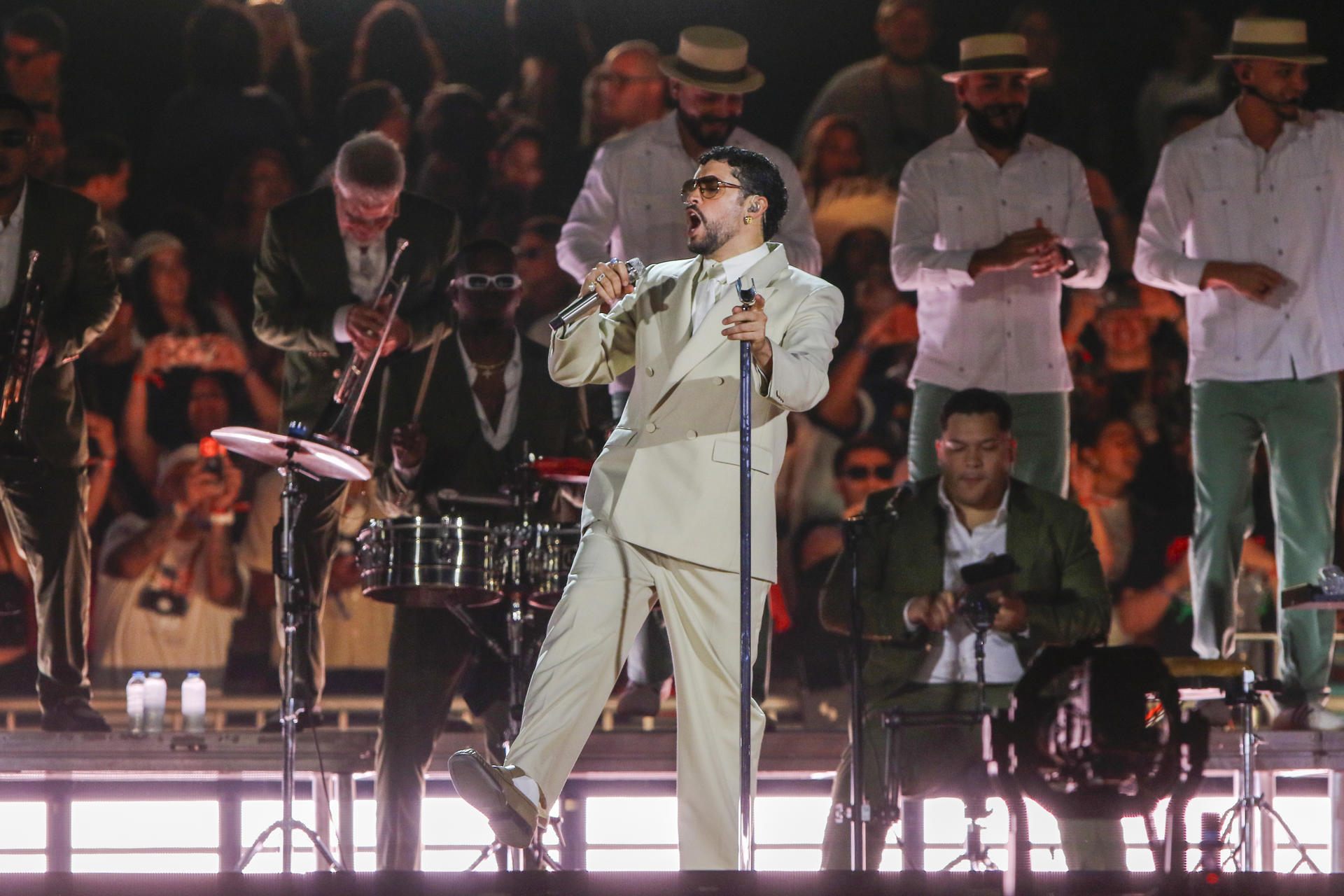Bad Bunny protagonizó una reimaginación de la obra “Washington cruzando el Delaware”