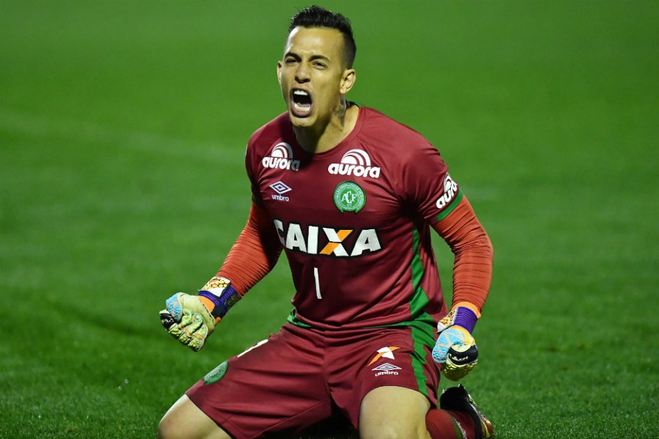 Danilo, arquero de Chapecoense, quien murió este martes tras el accidente del avión que se estrelló en Antioquia. / AFP