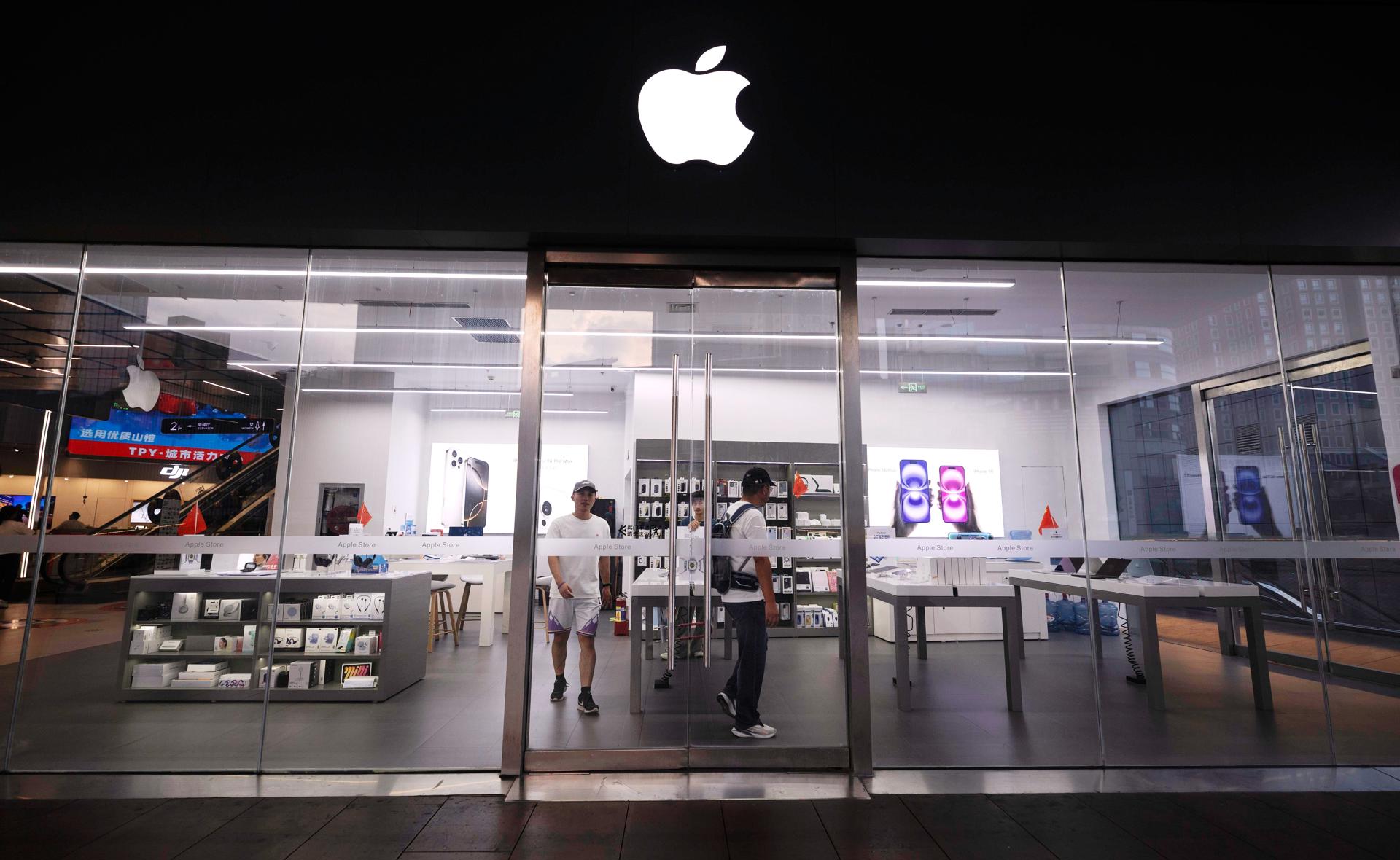 Apple lidera la lista de las 10 marcas globales más valiosas de 2025: Interbrand