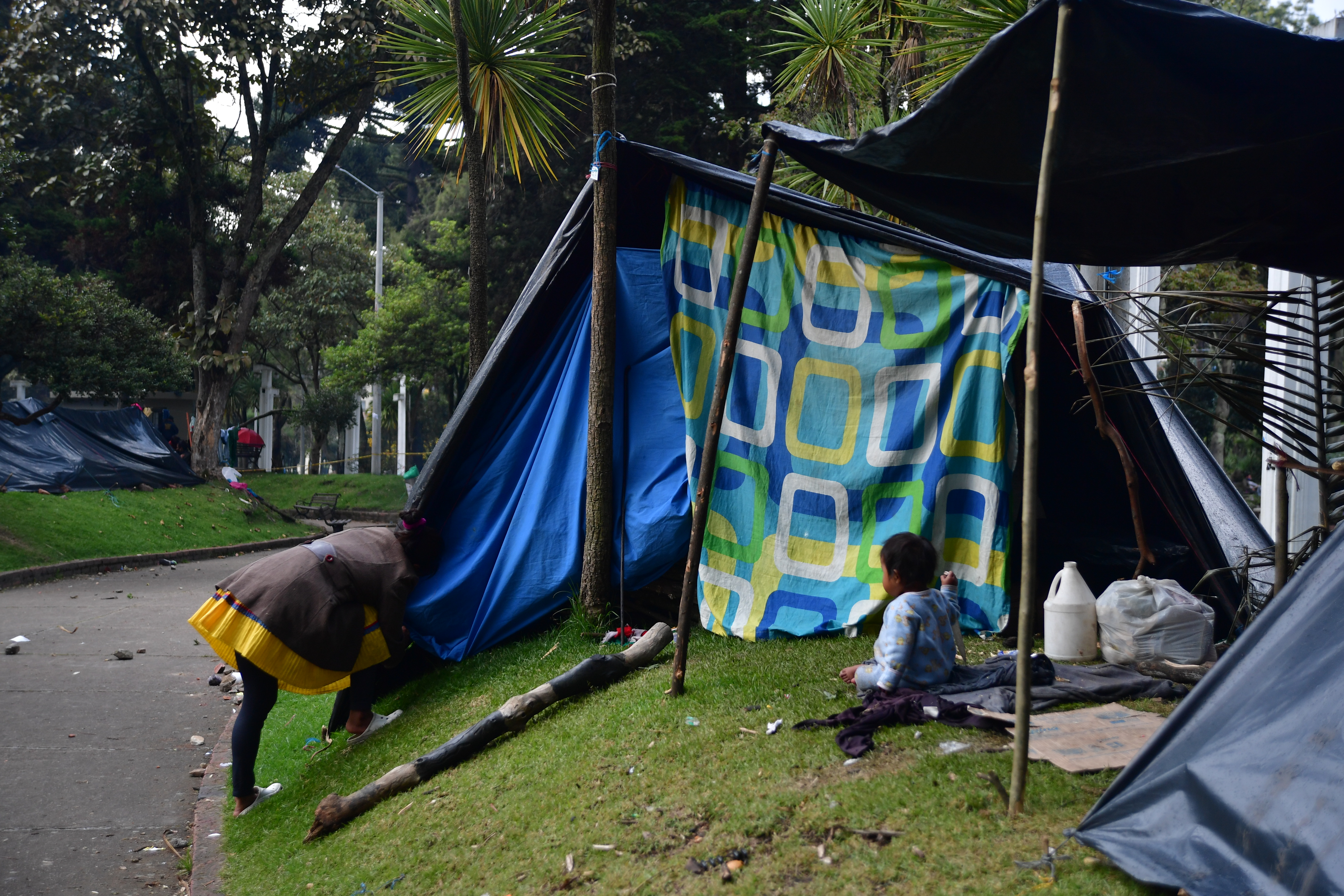 Murió niño de comunidad emberá que permanece en el Parque Nacional en Bogotá