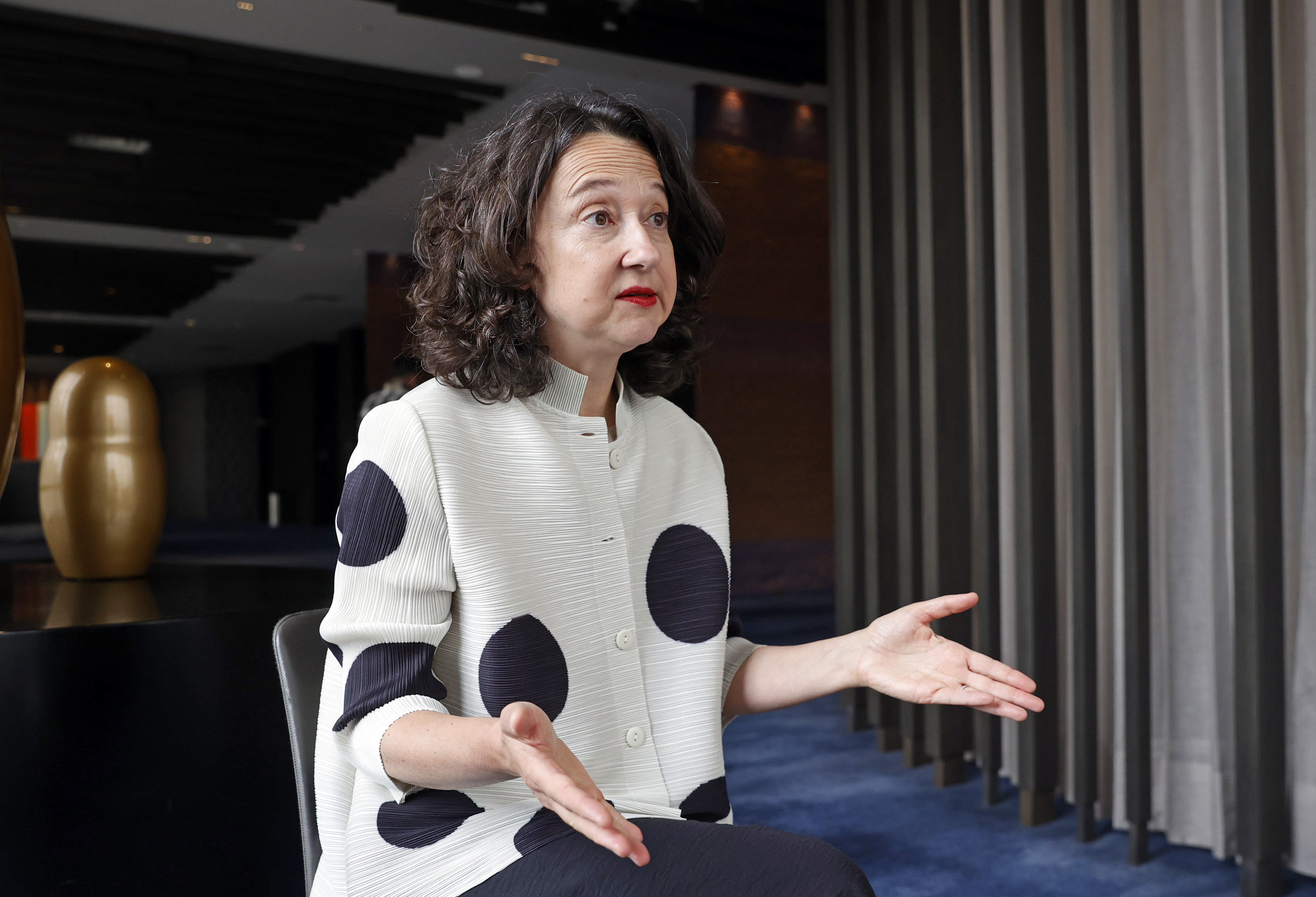Muriel Barbery: “La belleza es lo único accesible a todo el mundo y es lo más evidente”