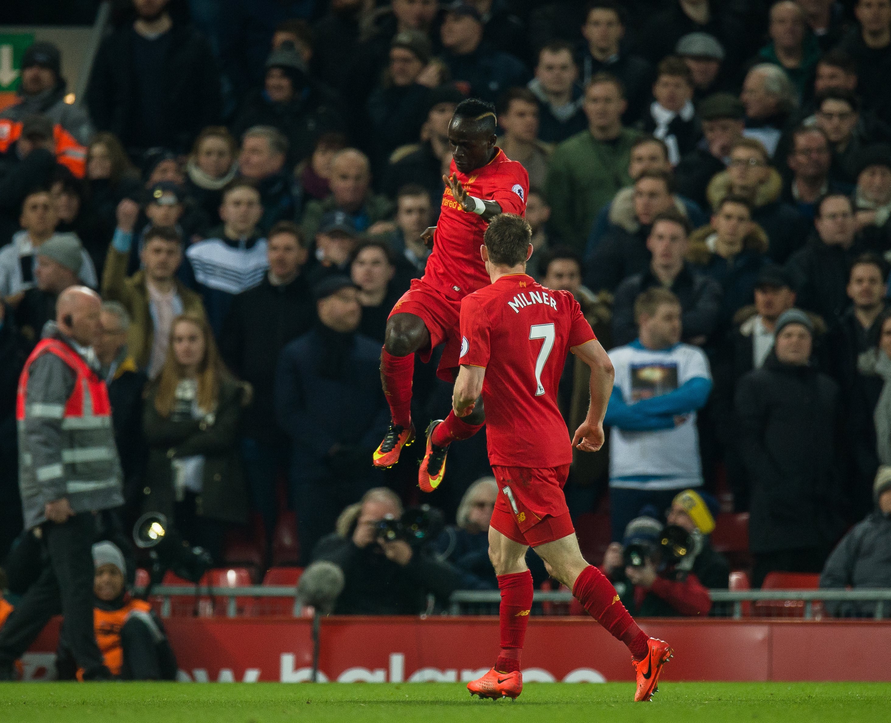 Liverpool volvió al triunfo venciendo 2-0 a Tottenham