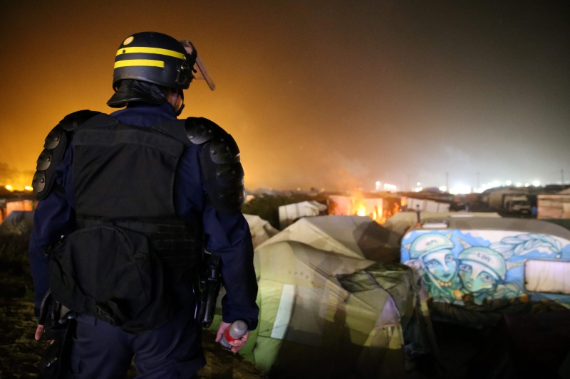 El campo de refugiados de Calais se va quedando solo