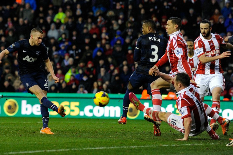 Manchester United, con Mata de titular, pierde 2-1 ante el Stoke