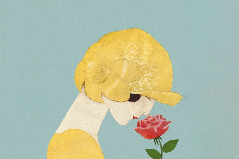 Ilustración que muestra a una mujer con sombrero antiguo de color amarillo oliendo una rosa roja.