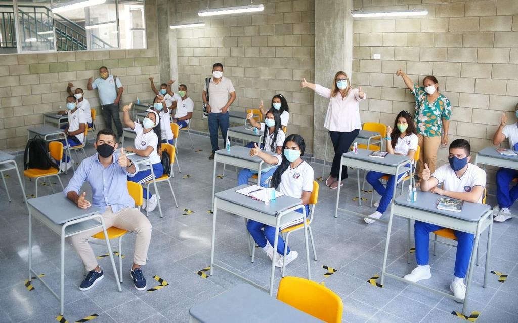Colegios en Barranquilla retornan a clases tras paro de conductores