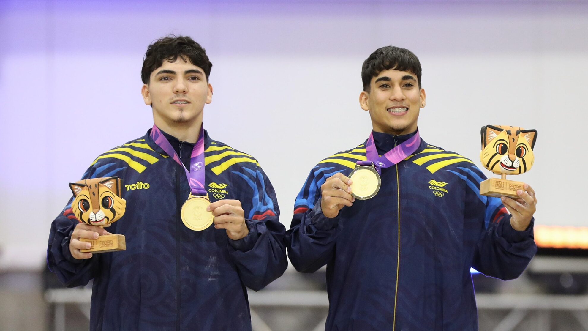 Jorman Álvarez (Izq.) y Camilo Vera lograron un doble oro histórico en barras paralelas.