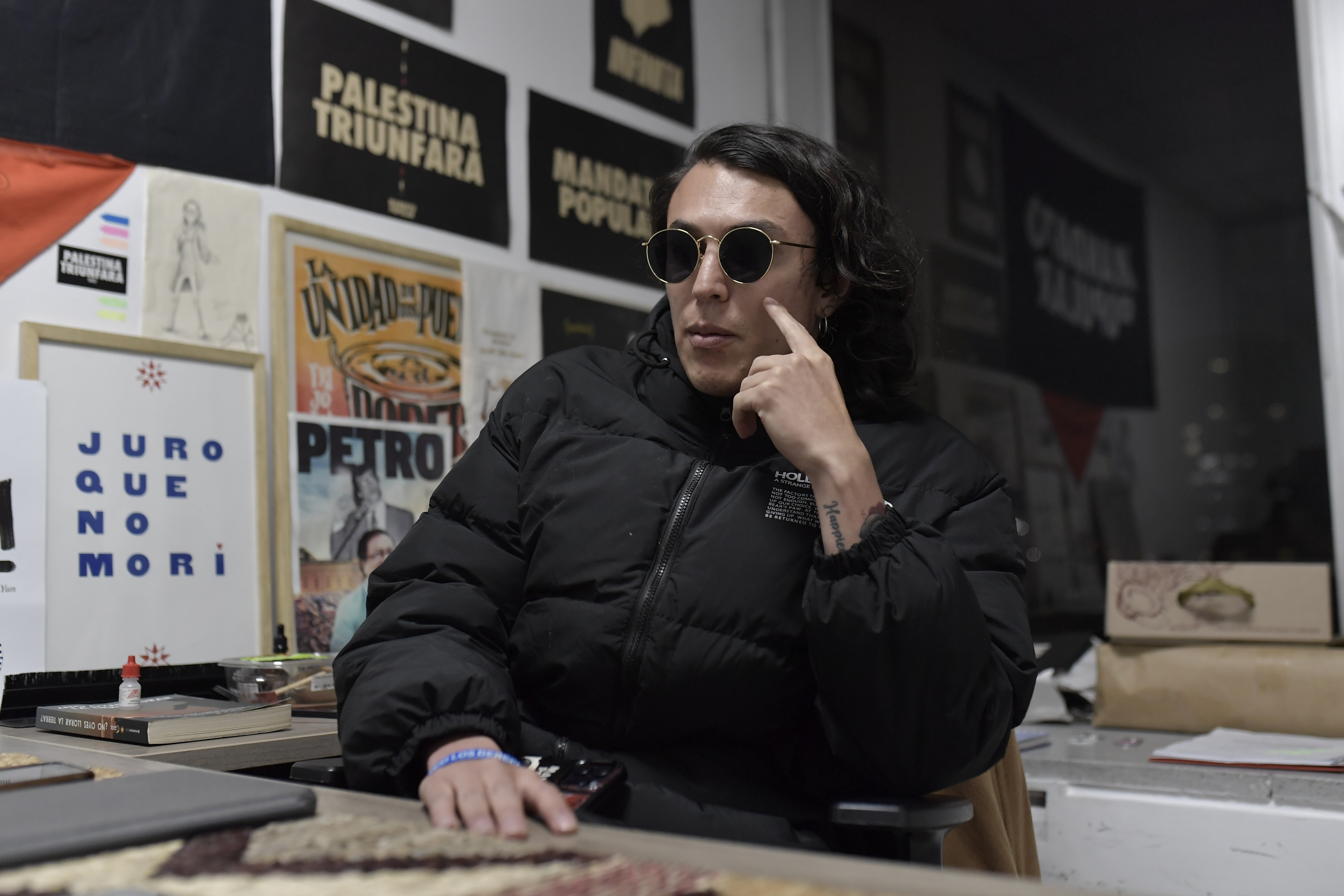 Gareth Sella, promotor de las marchas progobierno, recibe contrato del DPS