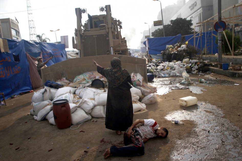 Egipto enfrenta la jornada más sangrienta desde golpe a Mursi