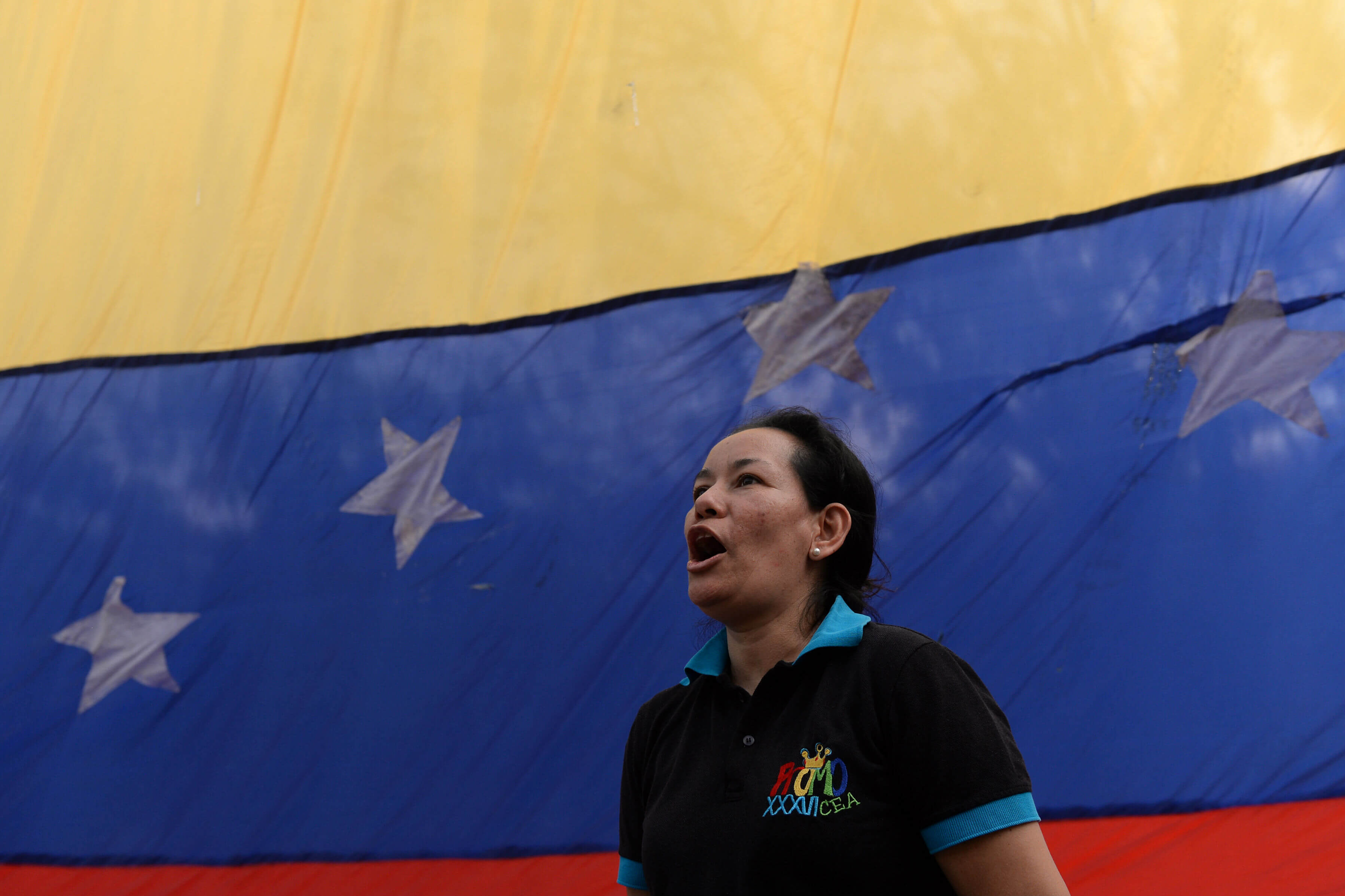 Sin luz ni internet, hacemos periodismo «con las uñas»: periodista venezolana