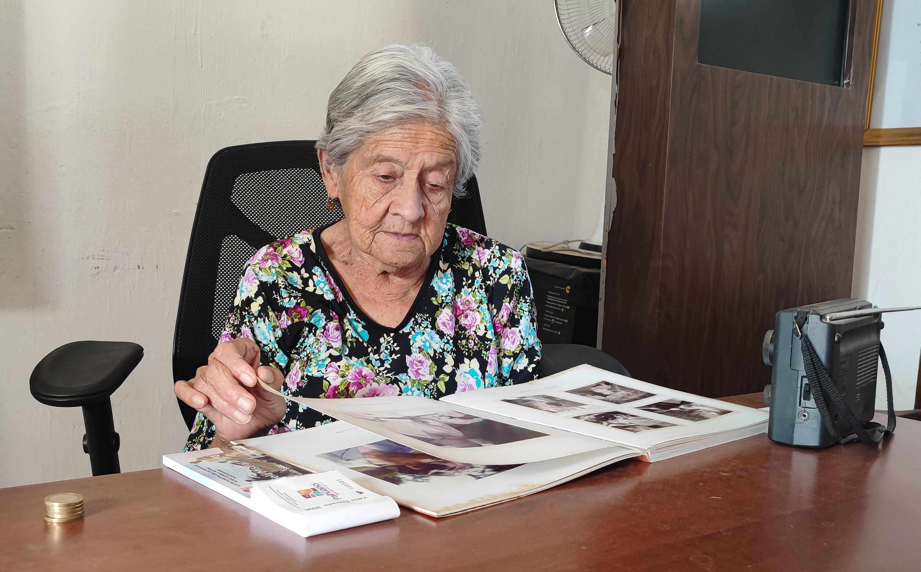 -ACOMPAÑA CRÓNICA: CHILE GABRIELA MISTRAL- CH0. MONTEGRANDE (CHILE), 10/01/2023.- Bética Rojas que conocio a Gabriela Mistral, habla con la agencia Efe durante una entrevista , el 17 de diciembre 2022, en la localidad de Montegrande, Chile (CHILE). Sesenta y seis años después de la muerte de la poeta chilena Gabriela Mistral, primera y única mujer latinoamericana Premio Nobel de Literatura, su vanguardista visión educativa -quizá su legado más desconocido- está más vigente que nunca en plena ola progresista en Latinoamérica. EFE/ Iñaki Martinez
