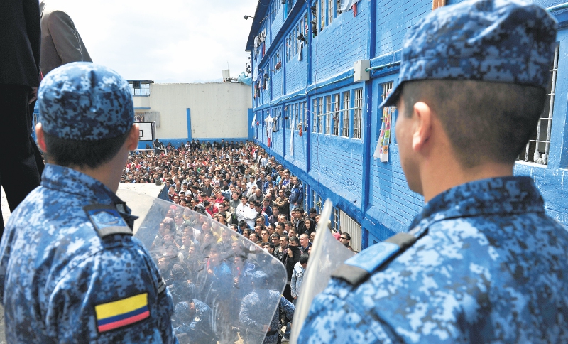 Fosas y ácido: las pruebas de la guerra en la Modelo que sigue en la impunidad