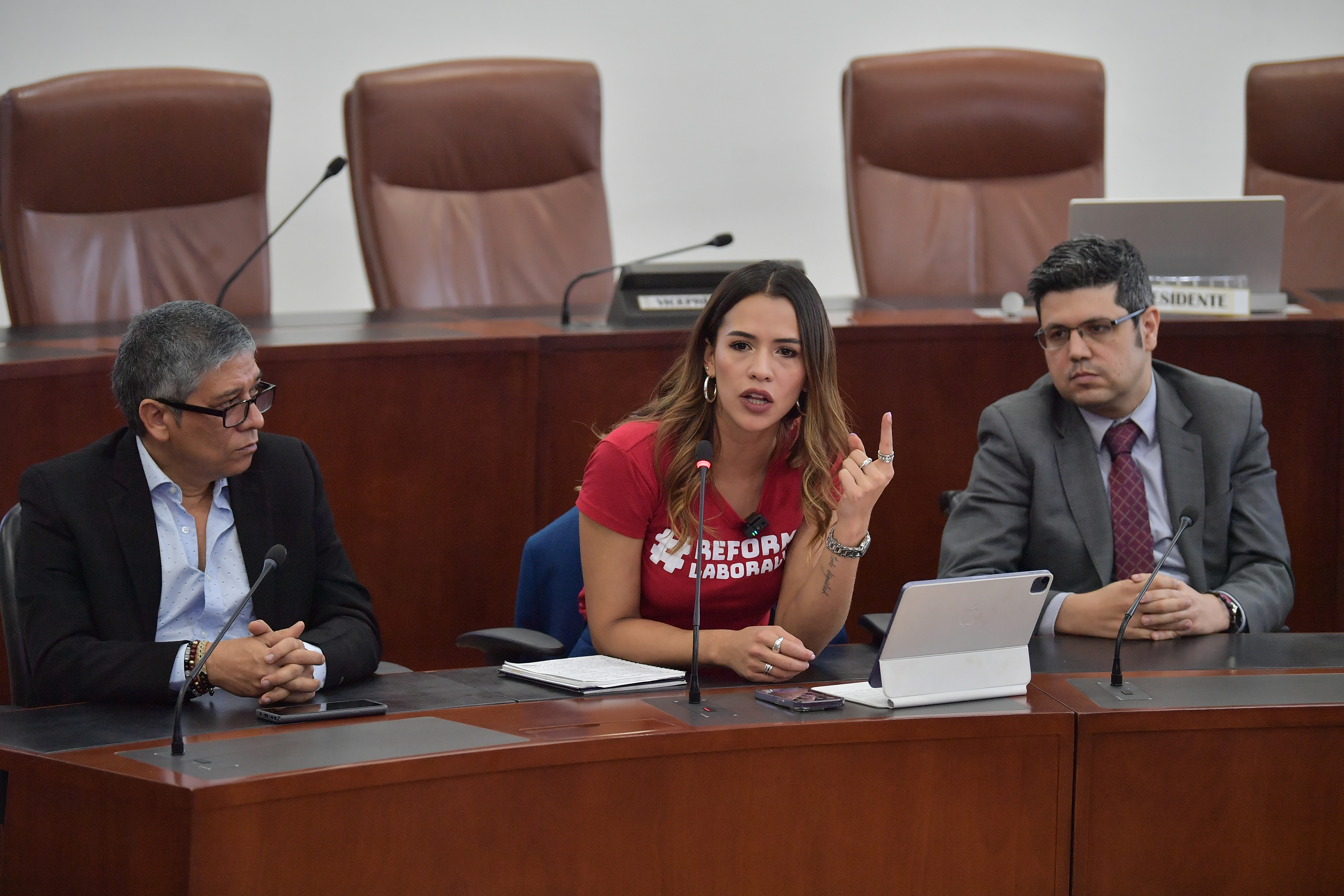 Proyecto de ley busca que jornada semanal de servidores públicos sea de 42 horas