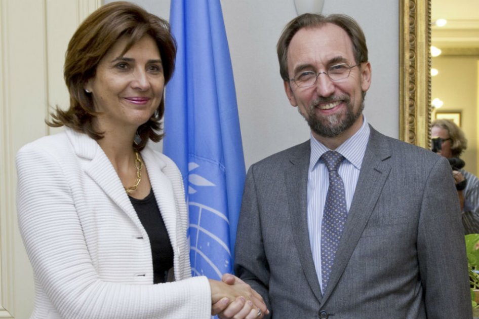 La canciller María Ángela Holguín en compañía del alto comisionado de Naciones Unidas para los Derechos Humanos, Zeid Ra'ad al Hussein. /AFP