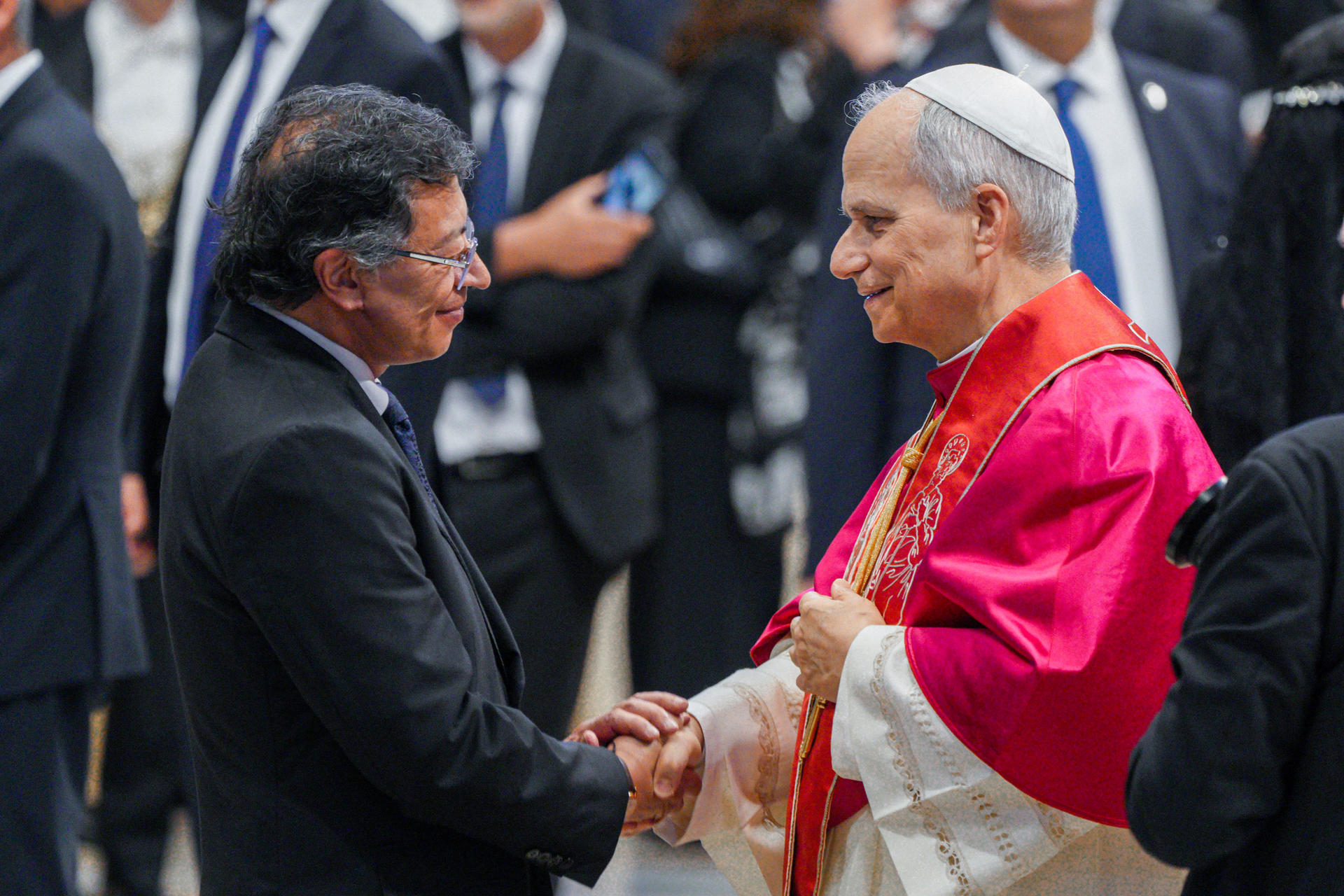 Petro propuso el Vaticano como la sede de nuevos diálogos con el ELN, pero hay dudas
