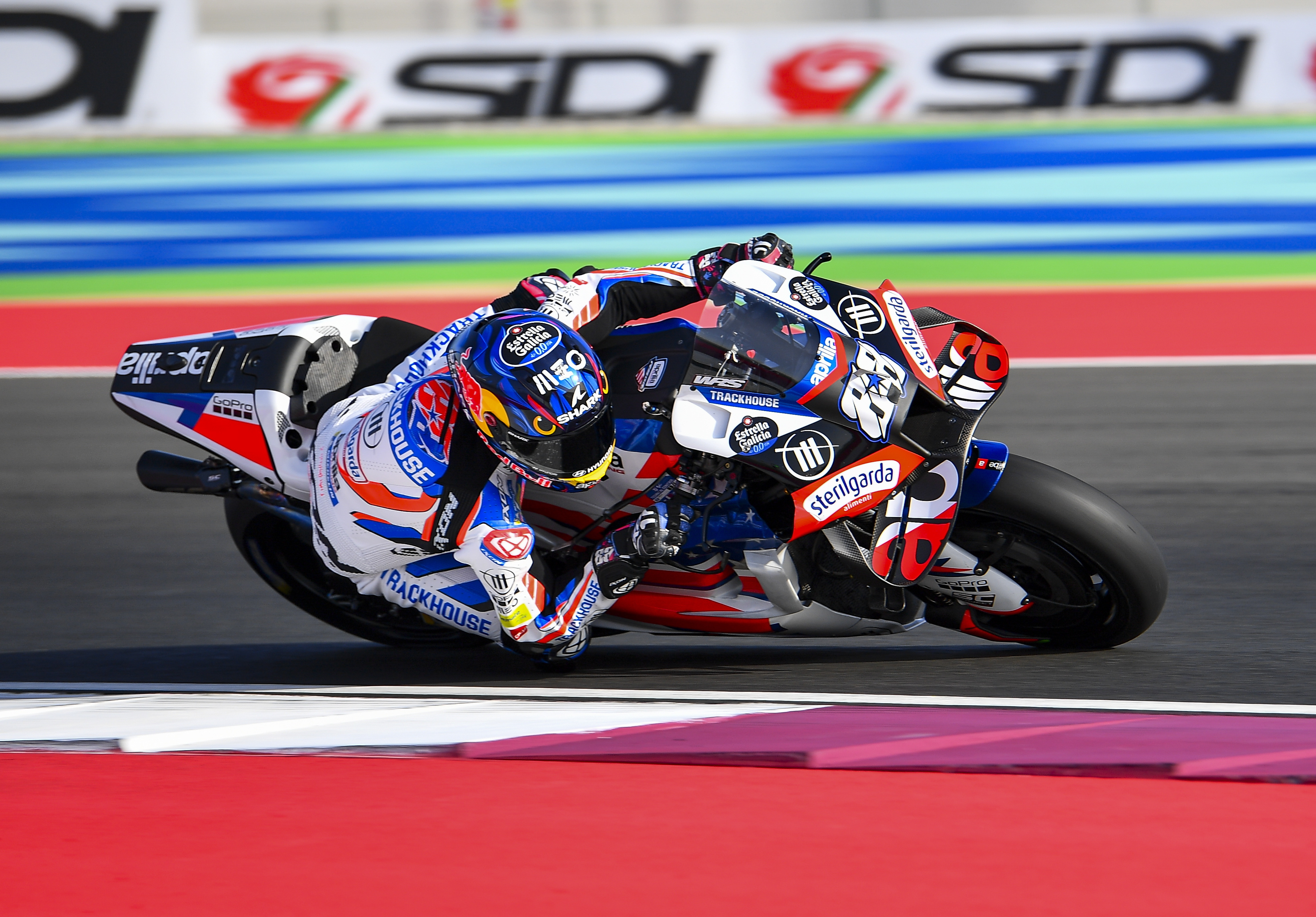 Doha (Qatar), 10/03/2024.- Portuguese MotoGP rider Miguel Oliveira of Trackhouse Racing in action during the warm up for the Motorcycling Grand Prix of Qatar at the Losail International Circuit in Doha, Qatar, 10 March 2024. (Motociclismo, Ciclismo, Catar) EFE/EPA/NOUSHAD THEKKAYIL
