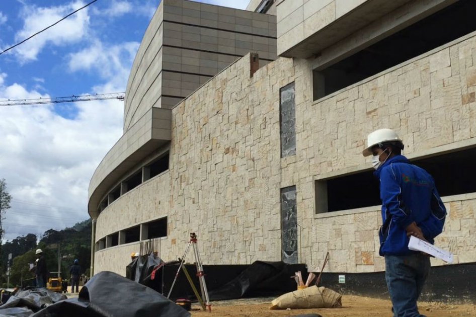 En junio fueron suspendidas las obras que adelantaba la Universidad Externado por arrojar vertimientos a la quebrada Padre de Jesús y a la red de alcantarillado de la Candelaria sin los permisos respectivos. /Secretaría de Ambiente