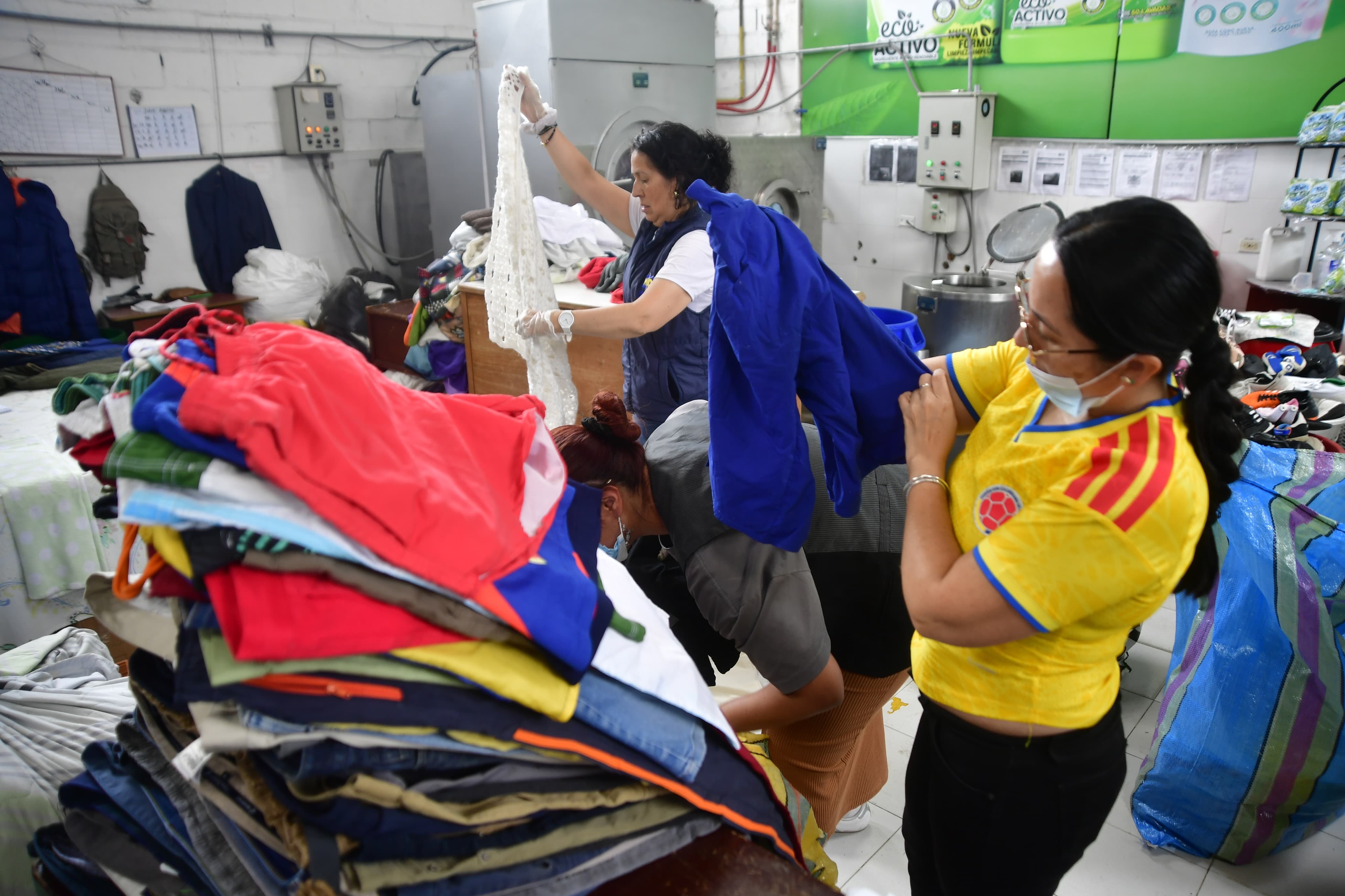 Decenas de voluntarios llegaron a El Campín para clasificar y organizar las ayudas que serán enviadas a las zonas afectadas por el terremoto.
