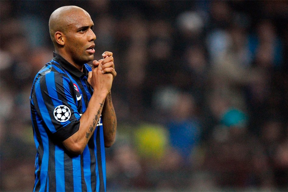 Manchester City anuncia el fichaje de Maicon