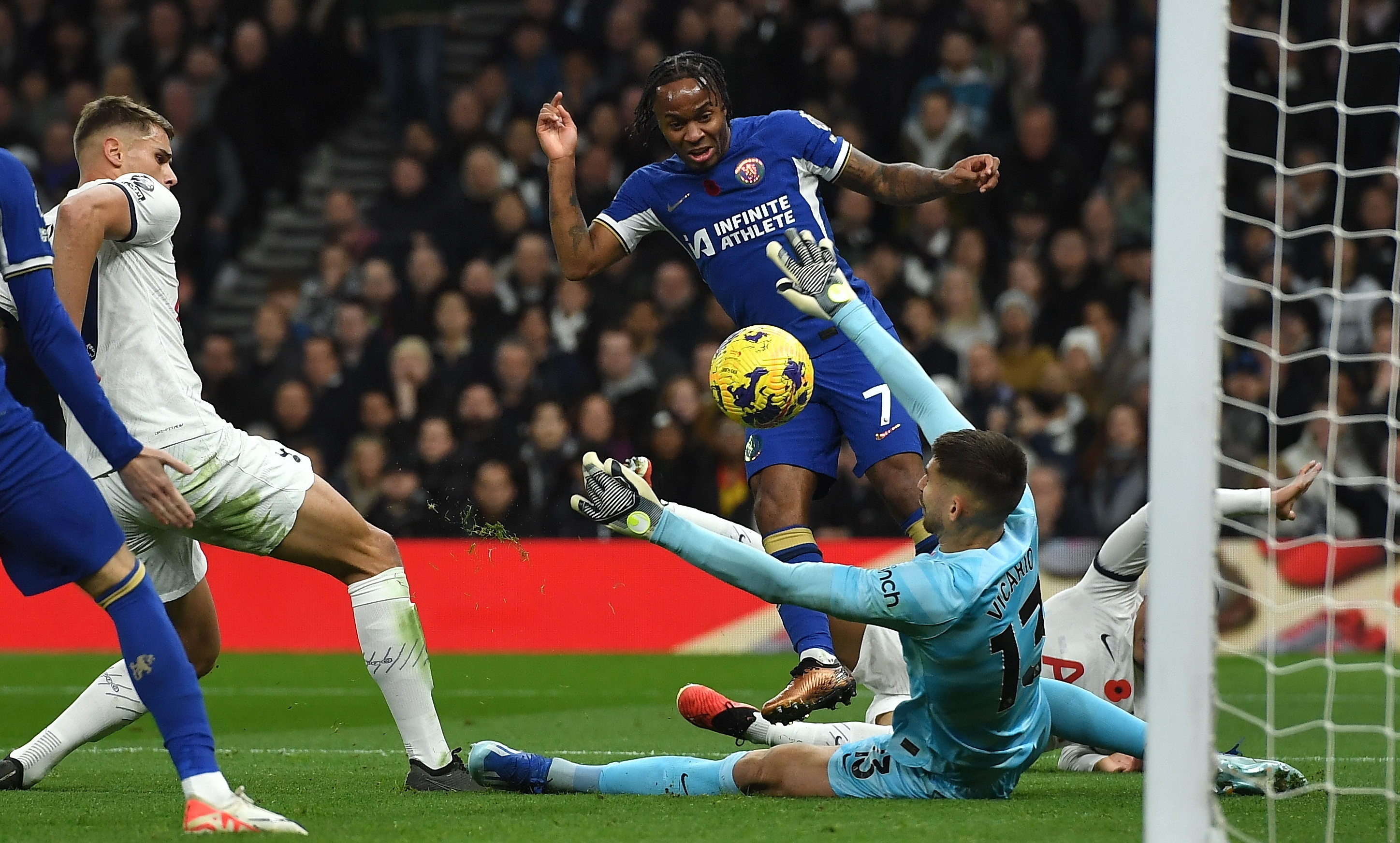 Chelsea le quitó el invicto al Tottenham en la Premier League