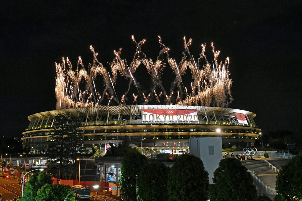 El escenario de la apertura, desde las afueras.