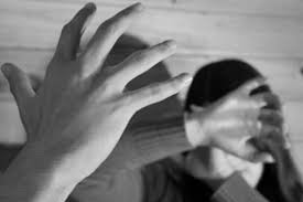 ¿Cuándo se incurre en el delito de violencia intrafamiliar?