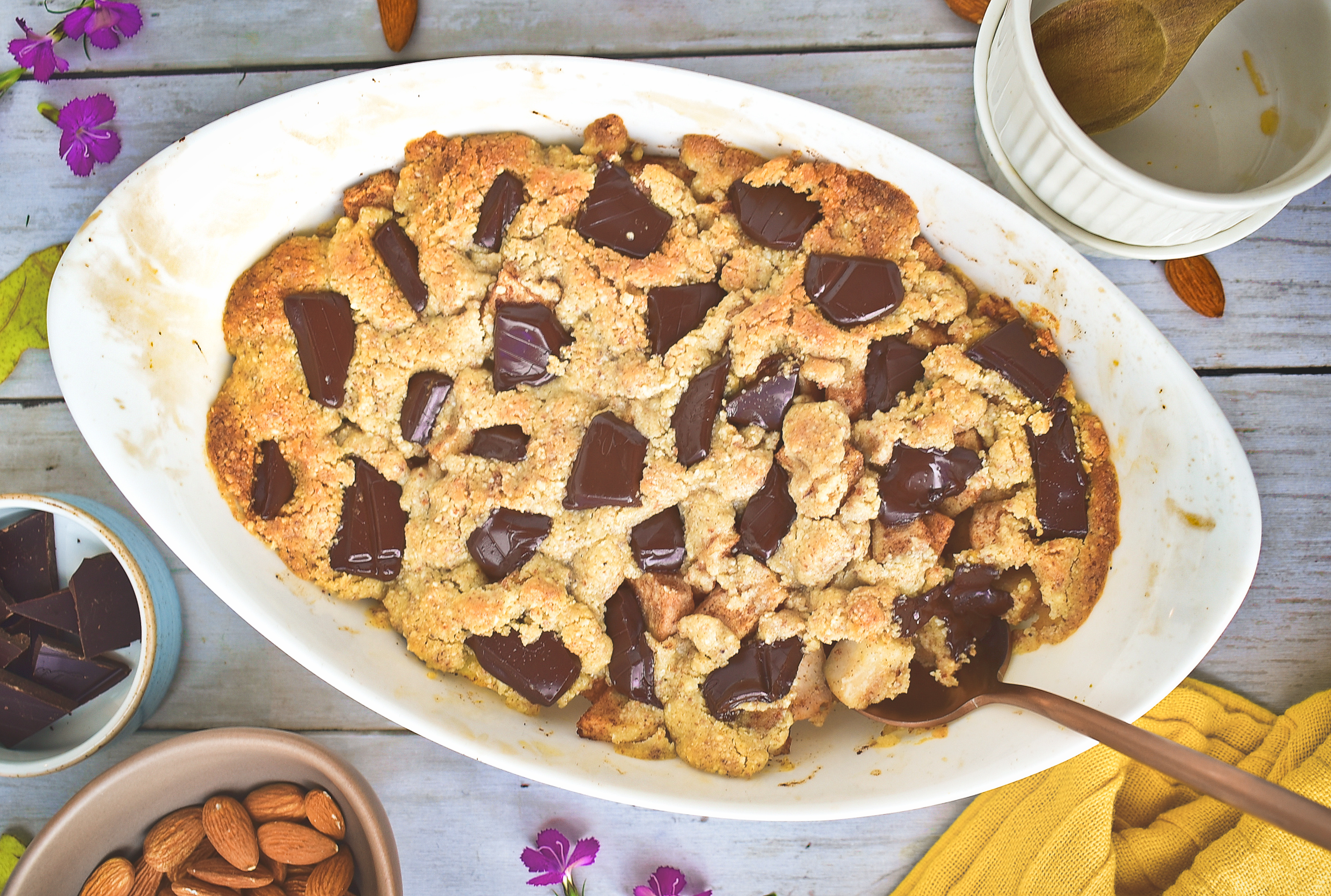 Esta es la receta para preparar crocante de pera y chocolate sin azúcar refinada