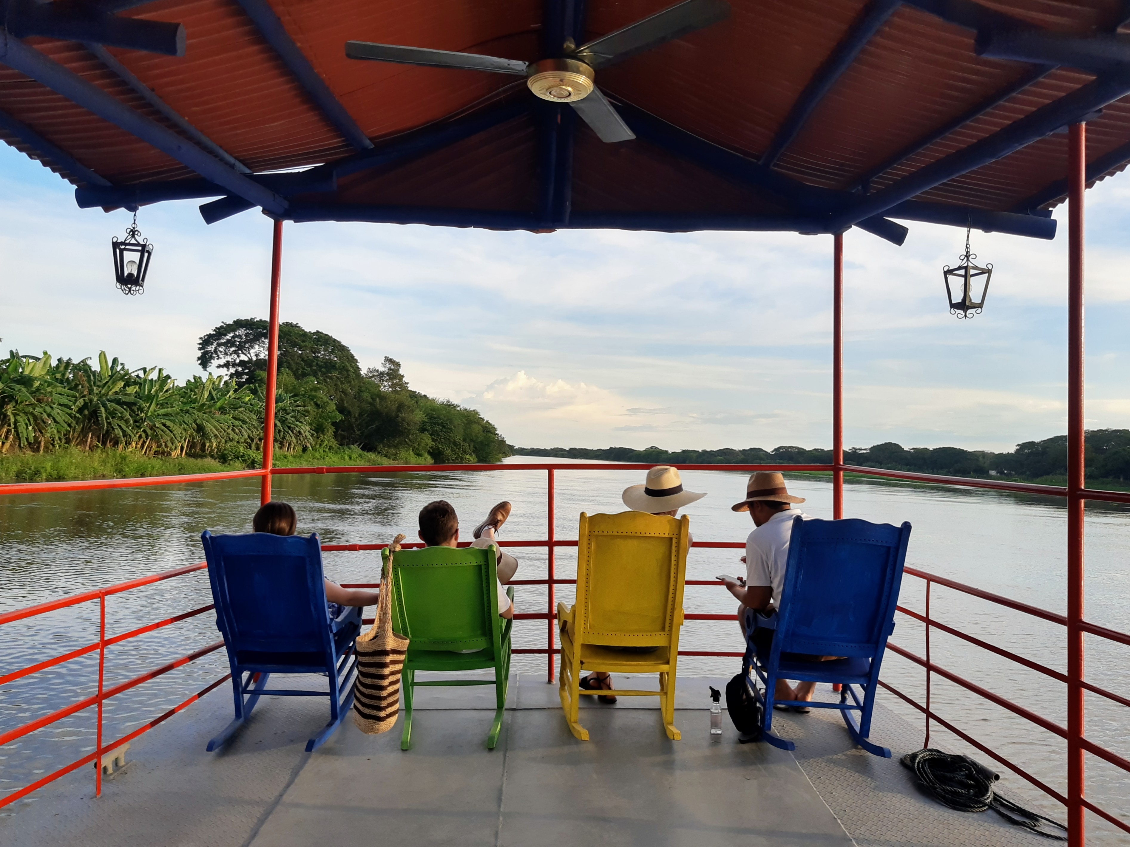 Recorrido turístico de La Valerosa Tours, sobre el río Magdalena.