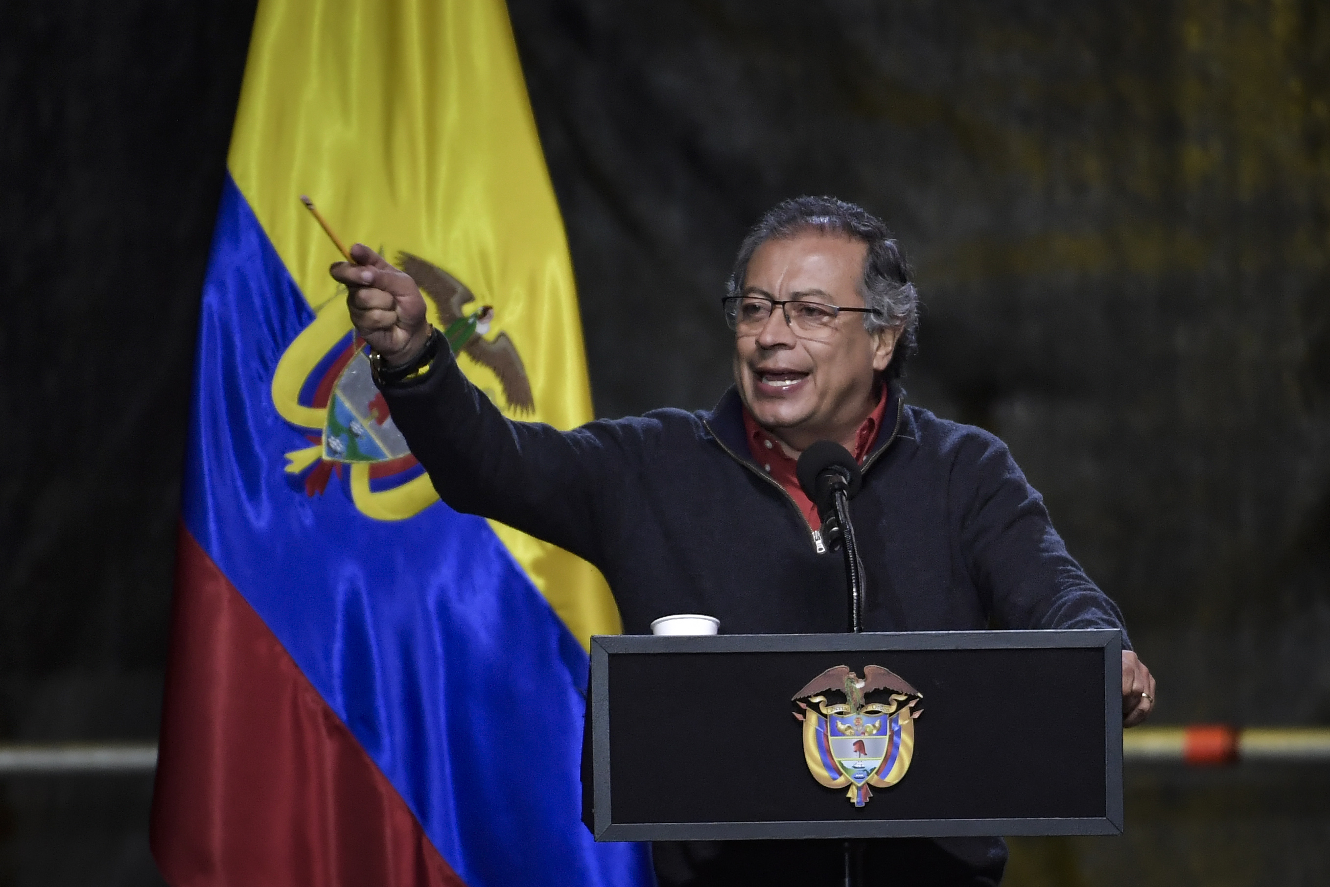 Petro endureció su relato hacia la institucionalidad buscando respaldo en las calles